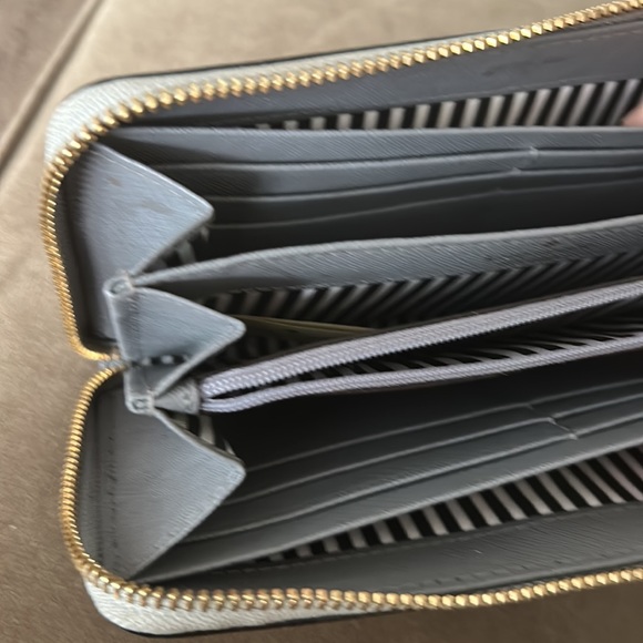 Kate Spade Wallet - Picture 4 of 8